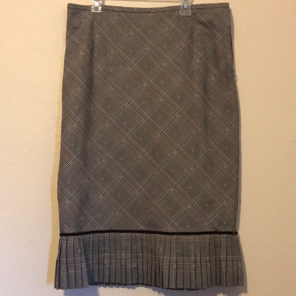 Intuitions Size 6 skirt